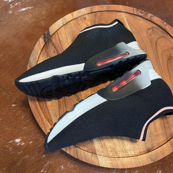 ASH - Picture 6 of 10